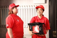 （左から）3時のヒロインかなで、3時のヒロイン福田。