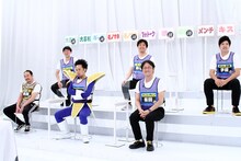 （前列左から）笑い飯・西田、R藤本、アインシュタイン稲田、（後列左から）ロングコートダディ堂前、マユリカ阪本、からし蓮根・伊織。