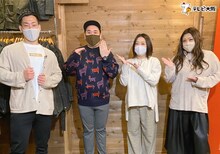 左からミルクボーイ、海原やすよ ともこ。