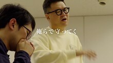 ラップを披露するシソンヌ長谷川（右）とビートボックスを担当するシソンヌじろう（左）。