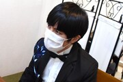 真剣に話を聞く溜口さん。
