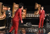 「有田ジェネレーション」の「ファンキージェネレーション」に臨むコウテイと、蛙亭・中野（左）。