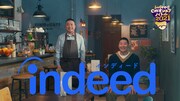 Indeedの新CM「カフェ」編（チョコレートプラネットバージョン）より。