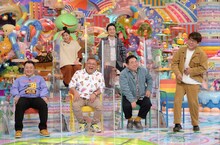 「アメトーーク！」に「ついつい深夜に食べちゃう芸人」として出演する（前列左から）ブラックマヨネーズ小杉、サンドウィッチマン伊達、ドランクドラゴン塚地、FUJIWARA藤本、（後列左から）アジアン馬場園、ジャングルポケット斉藤。(c)テレビ朝日
