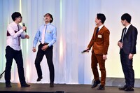 （左から）おいでやすこが、ニューヨーク。おいでやす小田（左から2人目）が絶叫しているワンシーン。