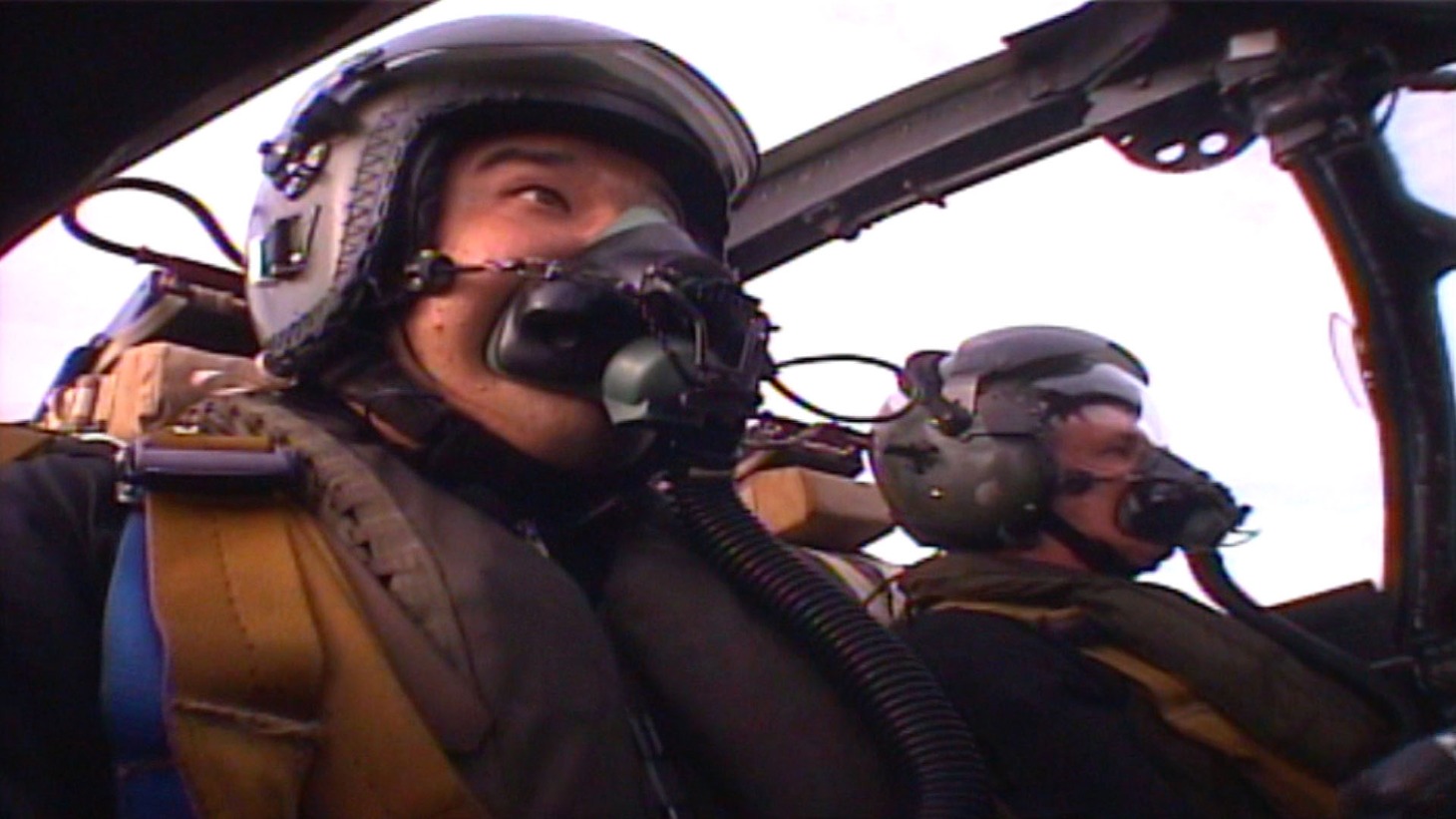 「びしょびしょの洗濯物を戦闘機につけて飛ばしたら乾くのか？in 南アフリカ」のワンシーン。