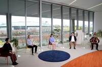 「平成紅梅亭」のワンシーン。(c)読売テレビ