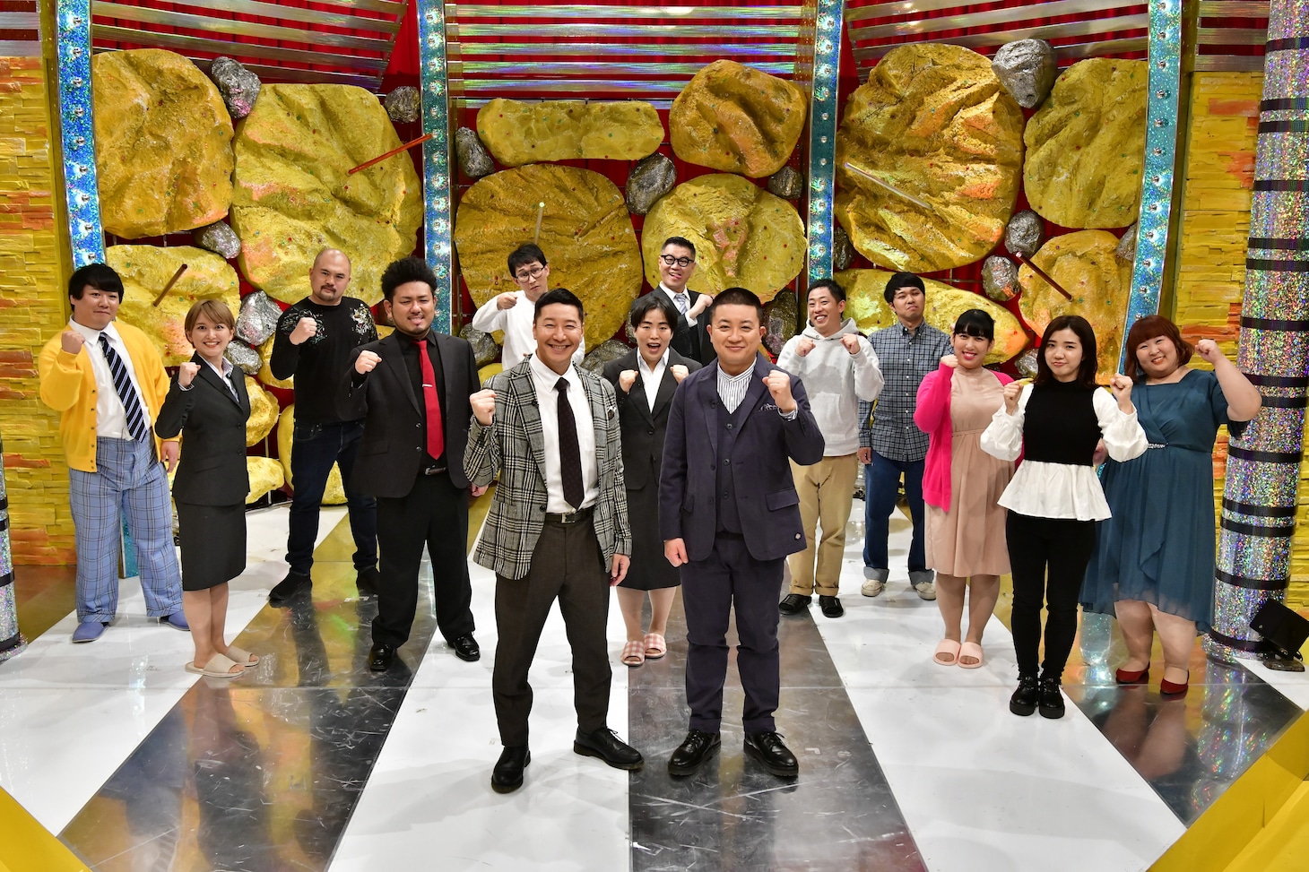 「アクター芸人が完全ナマ再現 激ヤバ！ チョコプラ修羅場劇場」の出演者たち。(c)読売テレビ