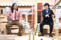 ロバート秋山（左）とバカリズム（右）。