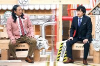 ロバート秋山（左）とバカリズム（右）。