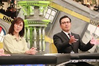 （左から）小澤陽子アナ、アリタ哲平。(c)フジテレビ