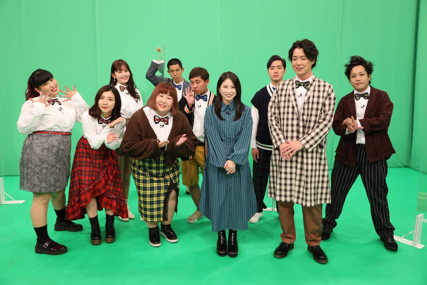 「Do8」レギュラーメンバーとゲストの志田未来（中央）。(c)フジテレビ