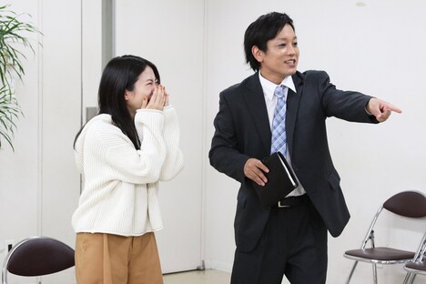 （左から）志田未来、ぺこぱ松陰寺。(c)フジテレビ