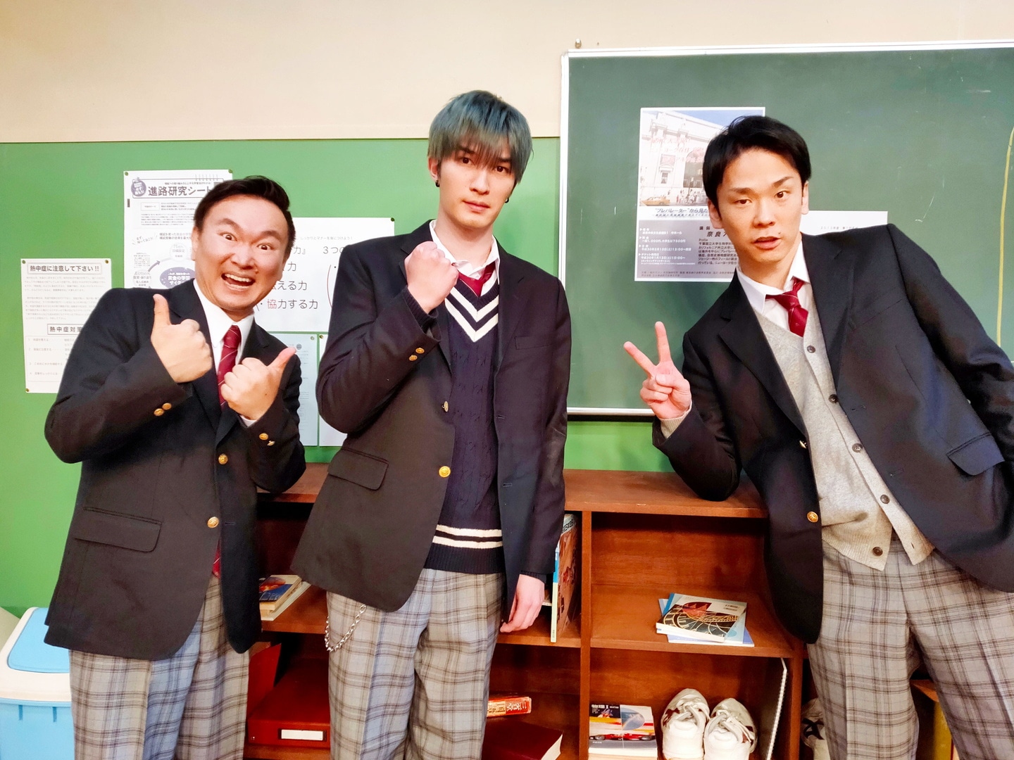 かまいたちとジェシー（中央）。(c)フジテレビ