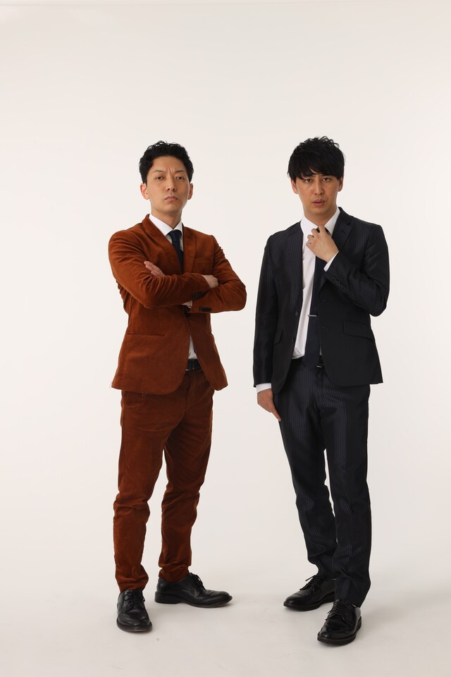 ニューヨーク。左から、嶋佐、屋敷。