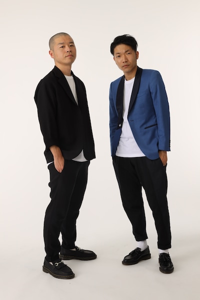 アキナ。左から、山名、秋山。