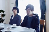 映画「ザ・ファブル 殺さない殺し屋」より、井下好井・好井演じる貝沼（右）。