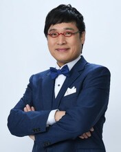 「DRAGON CHEF 2021」番組MCの南海キャンディーズ山里。(c)DRAGON CHEF 2021