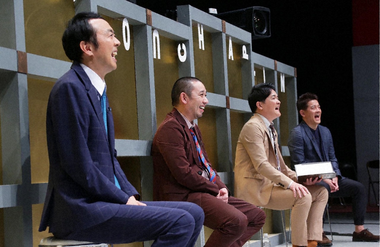 客席からネタを見守るアンガールズ田中、千鳥、スピードワゴン井戸田。