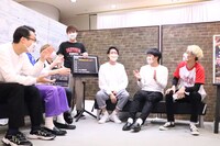 LINE LIVE「感謝感激マンゲキより重大なお知らせ」の様子。