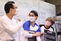 LINE LIVE「感謝感激マンゲキより重大なお知らせ」の様子。