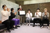 LINE LIVE「感謝感激マンゲキより重大なお知らせ」の様子。