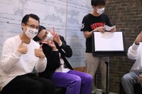 LINE LIVE「感謝感激マンゲキより重大なお知らせ」の様子。