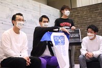 LINE LIVE「感謝感激マンゲキより重大なお知らせ」の様子。