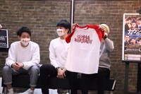 LINE LIVE「感謝感激マンゲキより重大なお知らせ」の様子。