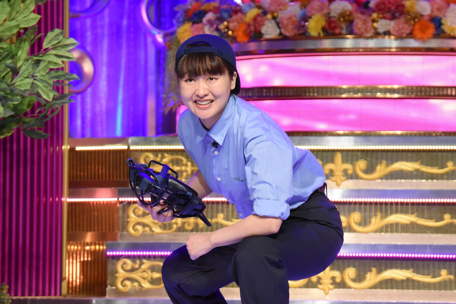 女審判のネタを披露する吉住。