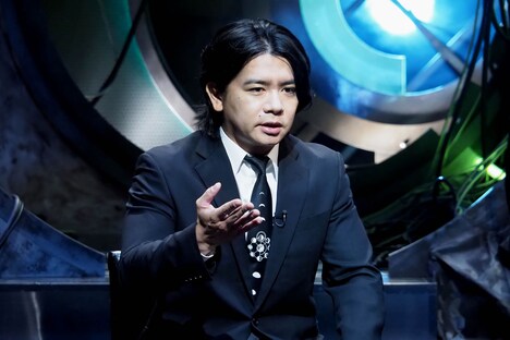 都市伝説テラーとして登場するマヂカルラブリー・野田クリスタル。