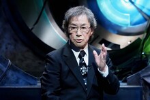 都市伝説テラーとして登場する武田鉄矢。