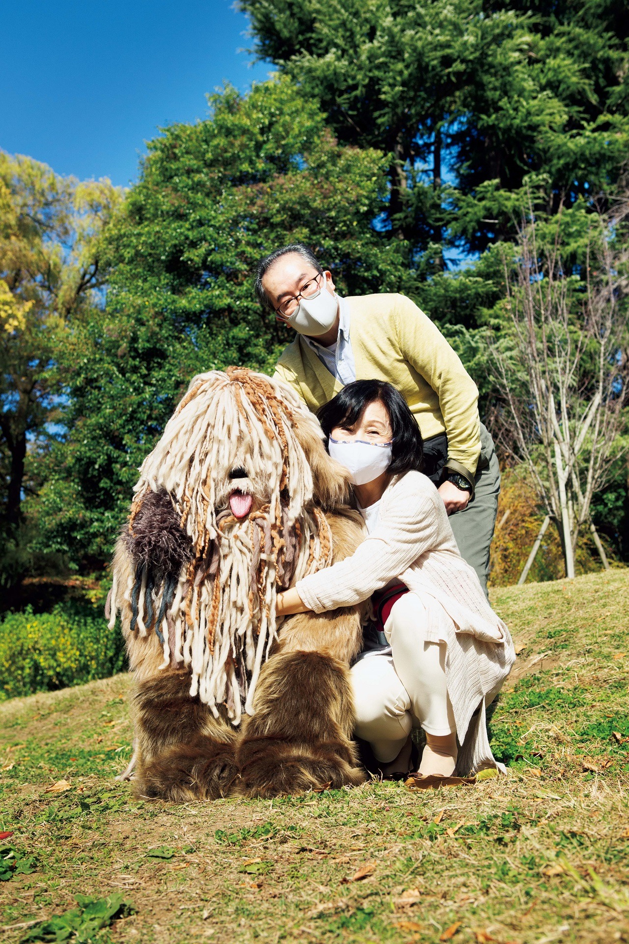 ロルフと飼い主の名取夫婦。(c)クリエイターズ・ファイル