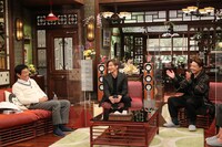 「新春大売り出し！さんまのまんま」に出演する（左から）明石家さんま、KinKi Kids。(c)関西テレビ