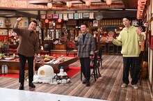 （左から）加藤浩次、かまいたち。