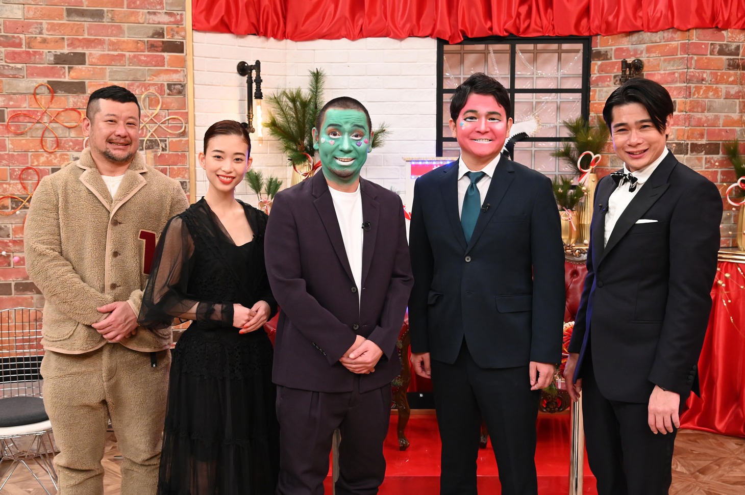 「正月千鳥」代表カット。左からケンドーコバヤシ、森川葵、千鳥・大悟、千鳥ノブ、平成ノブシコブシ吉村。