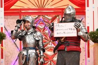 「アーマードバトル」をプレゼンする加川さん、豊田さん。