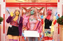 千鳥に異色肌を勧める“異色肌ギャル”たち。