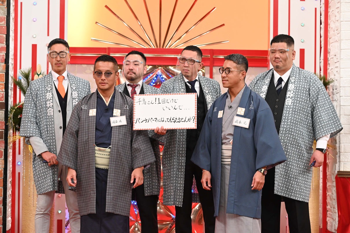 “濡れパン”を勧める岡本翔平さん・雅也さん兄弟とその仲間たち。