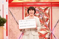 ポポーを勧める斎敦子さん。