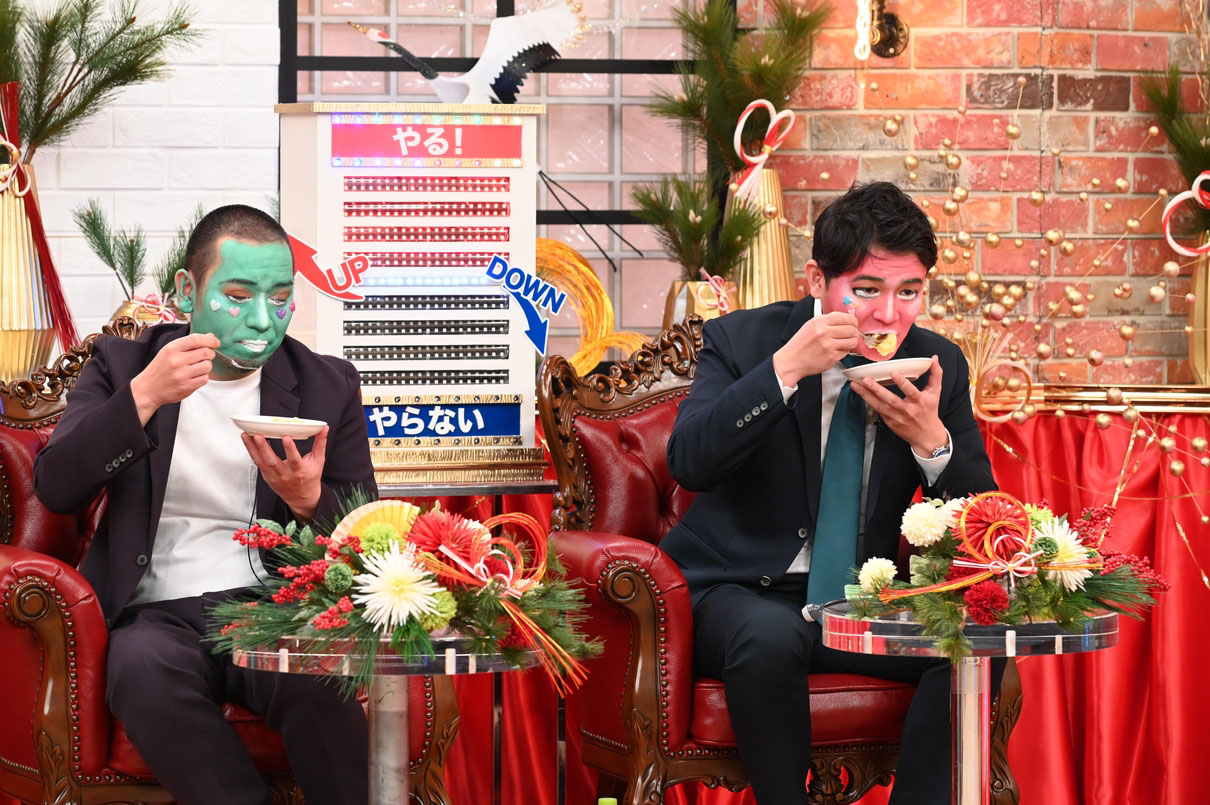 ポポーを食べる千鳥。