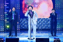 「芸人マジ歌選手権」に出演するハナコ。