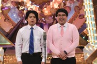 最終決戦でネタを披露するマヂカルラブリー。