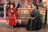 左からMISIA、土屋太鳳。(c)日本テレビ