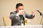 会見に登壇した爆笑問題・太田。