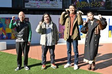 チーム中岡の（左から）バイきんぐ小峠、ロッチ中岡、アンガールズ田中、ねお。