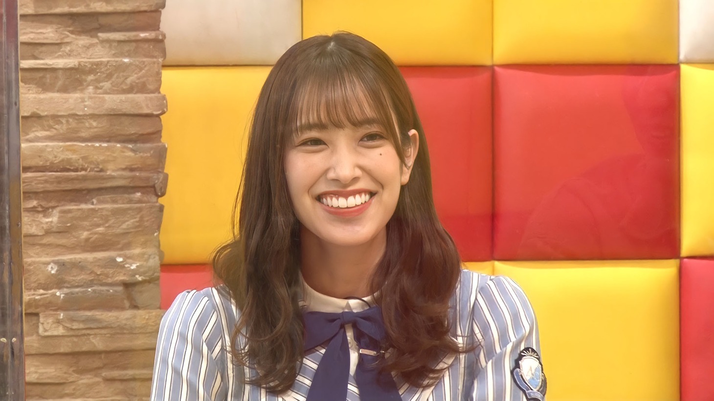 かまいたちに悩み相談する佐々木久美。