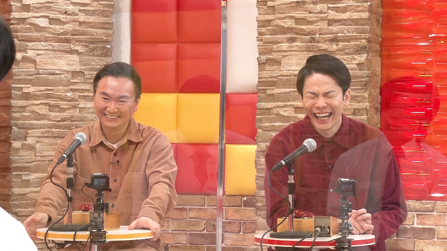 相談者に名言を授けるかまいたち。