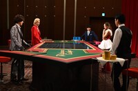 「クイズ距離感カジノ」のワンシーン。(c)読売テレビ