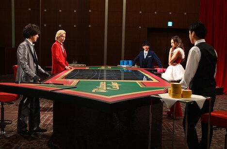 「クイズ距離感カジノ」のワンシーン。(c)読売テレビ